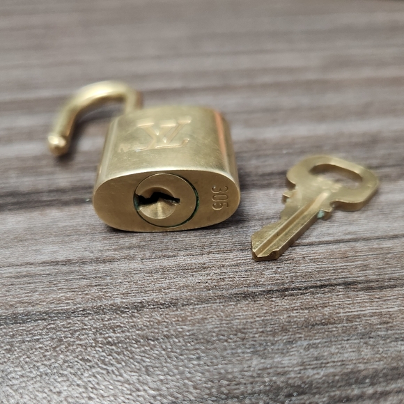 LV Lock and Key #305 - Picture 3 of 3